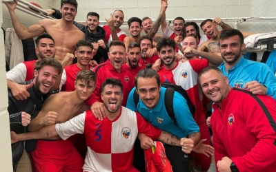 La plantilla del Can Rull celebrant una victòria aquesta temporada| Can Rull